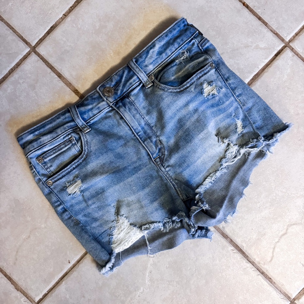 American Eagle • High Waisted Shorts